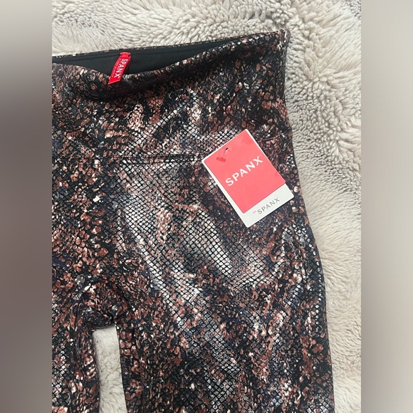 Nwt Spanx women's python/snakeskin leather leggings pants. Size Small - Picture 4 of 10
